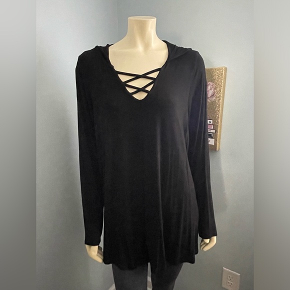 TORRID 3X Super Soft V-Neck Strappy Shirttail Hem Hoodie - Picture 2 of 9